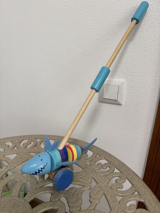 Игрушка каталка на палочке деревянная