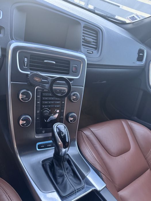 Volvo V60 D6 2.4 (phev 50kms)