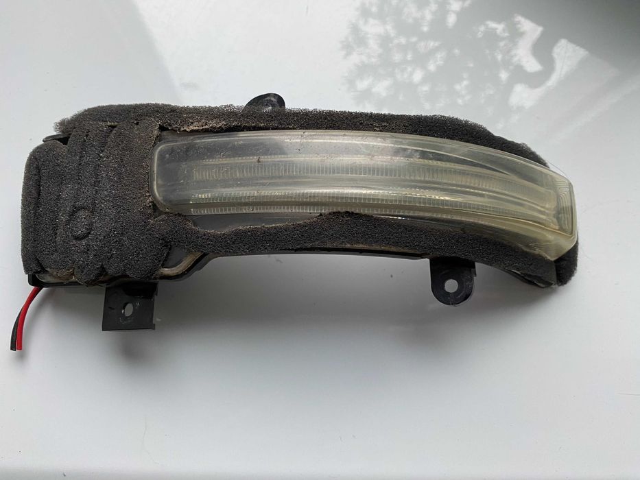 Повторювач поворотів, поворотник в дзеркало Mitsubishi Outlander