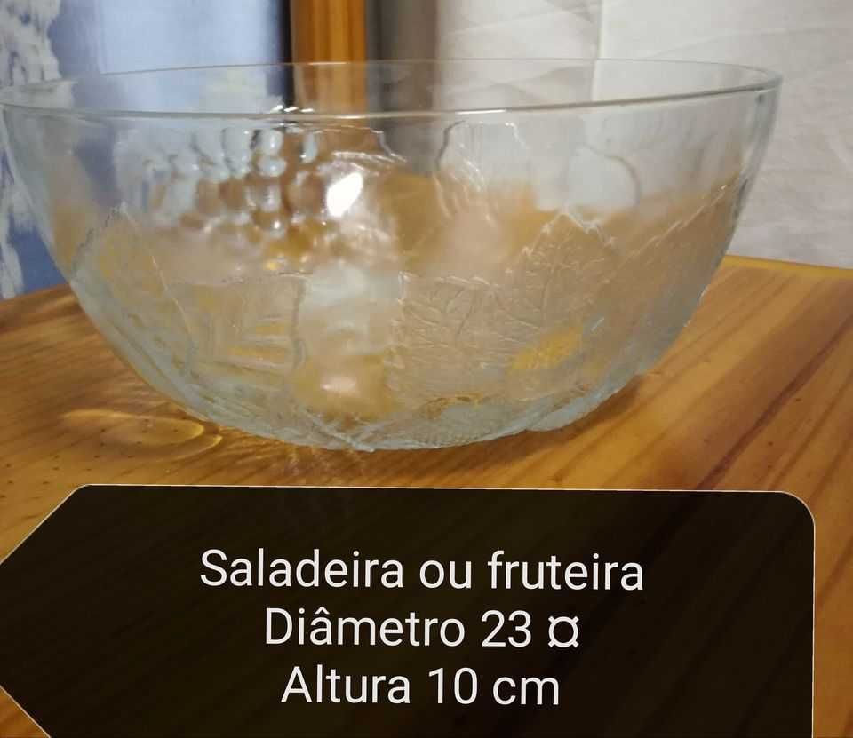 1 Prato para doçaria + 1 fruteira/saladeira.