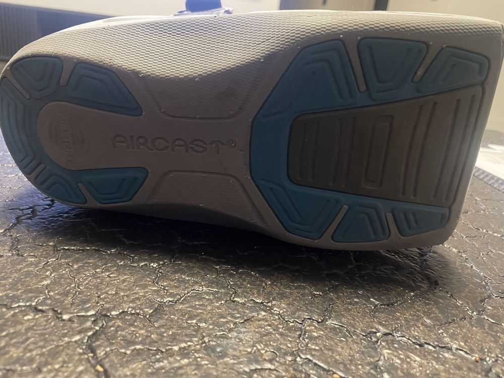 But pneumatyczny Aircast AirSelect, orteza stopowo – goleniowa