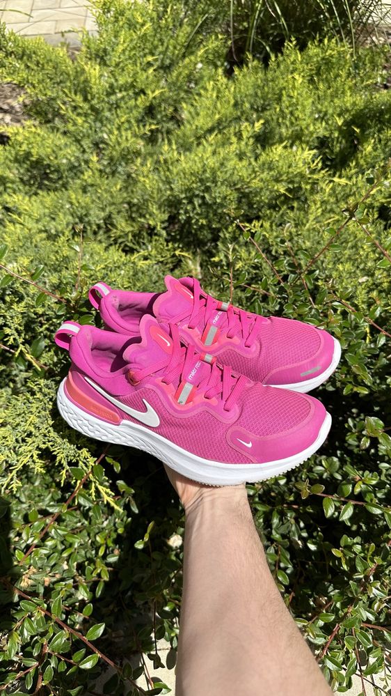 Кроссовки Nike react 38.5 оригинал спортивные розовые