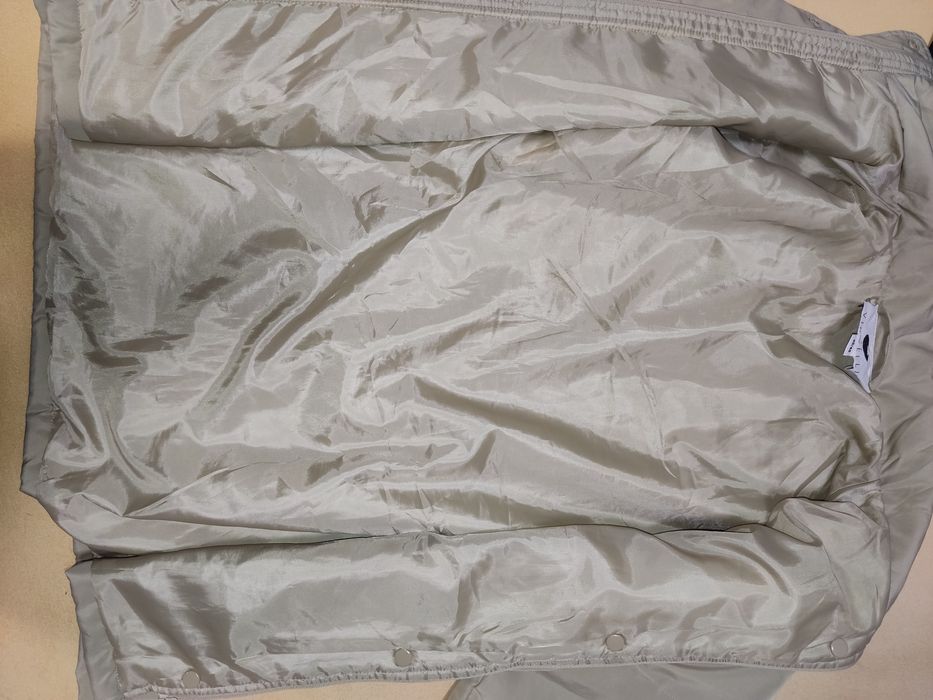 Куртка нюдового бежевого универсального цвета