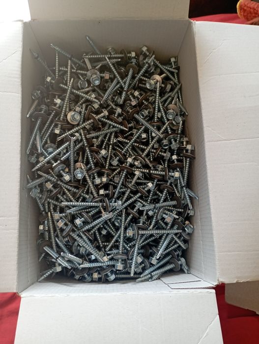 Продам саморіз кровельний 60 мм.