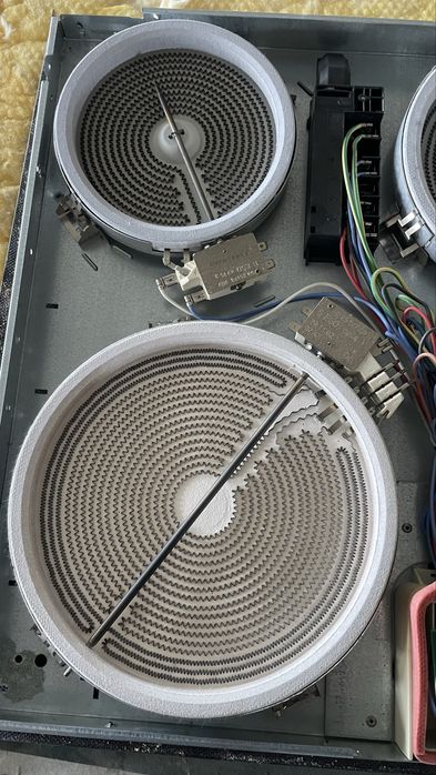 Продам на запчастини електроплиту Elektrolux EHS 6690 X