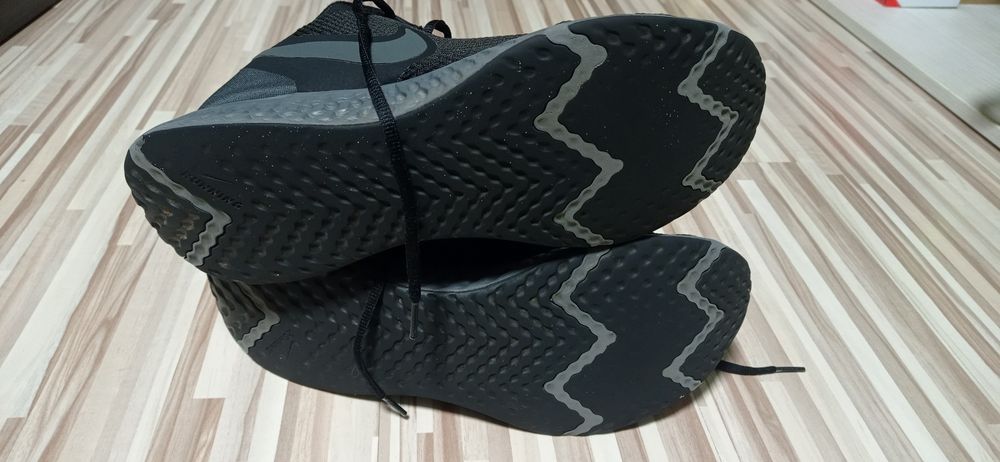 Кросівки NIKE Revolution 5 46 р