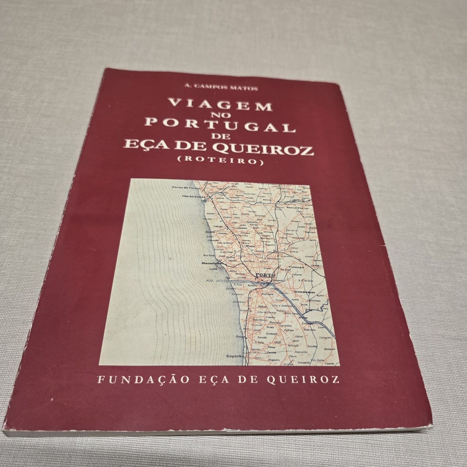 Livro  "Viagens no Portugal de Eça de Queiroz"