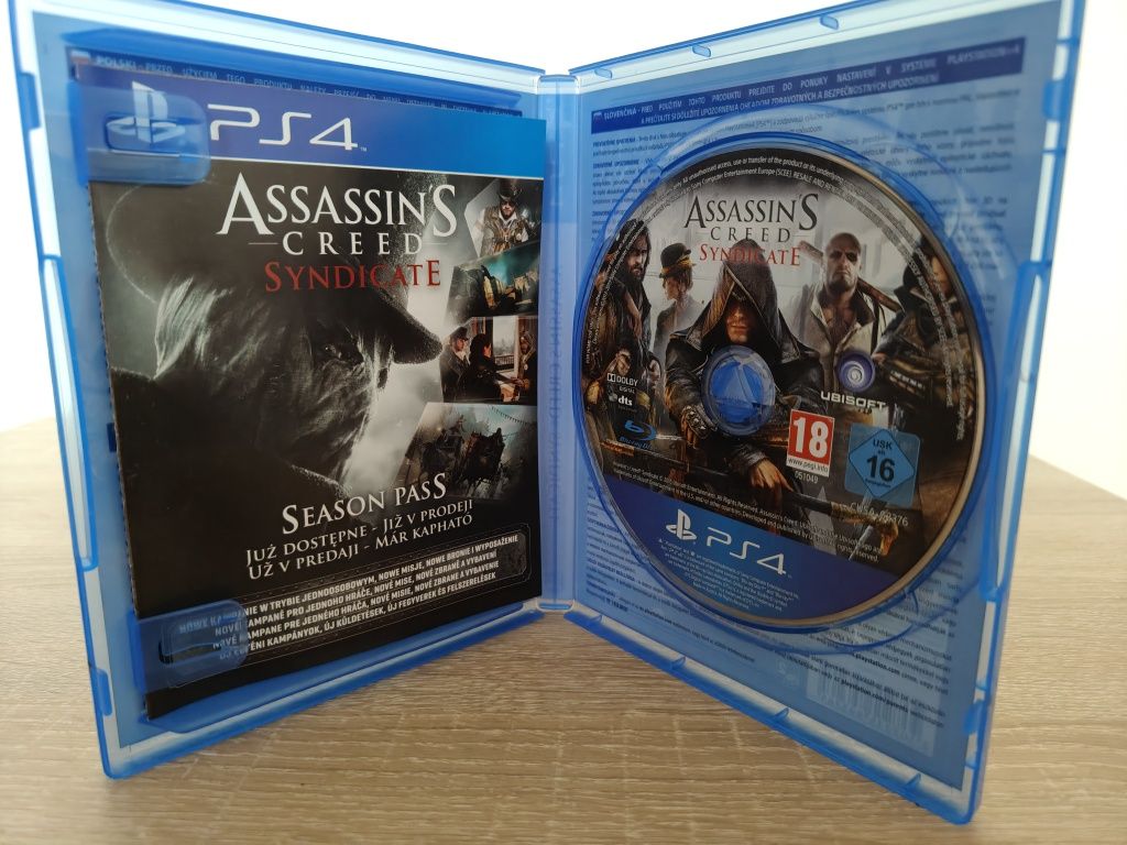 PS4 Silm 1 TB + 2 pady + 5 gier
