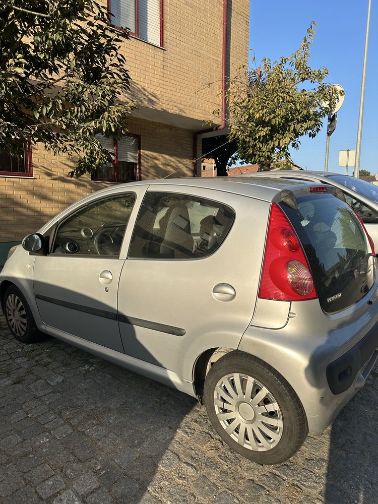Peugeot 107 Cinzento