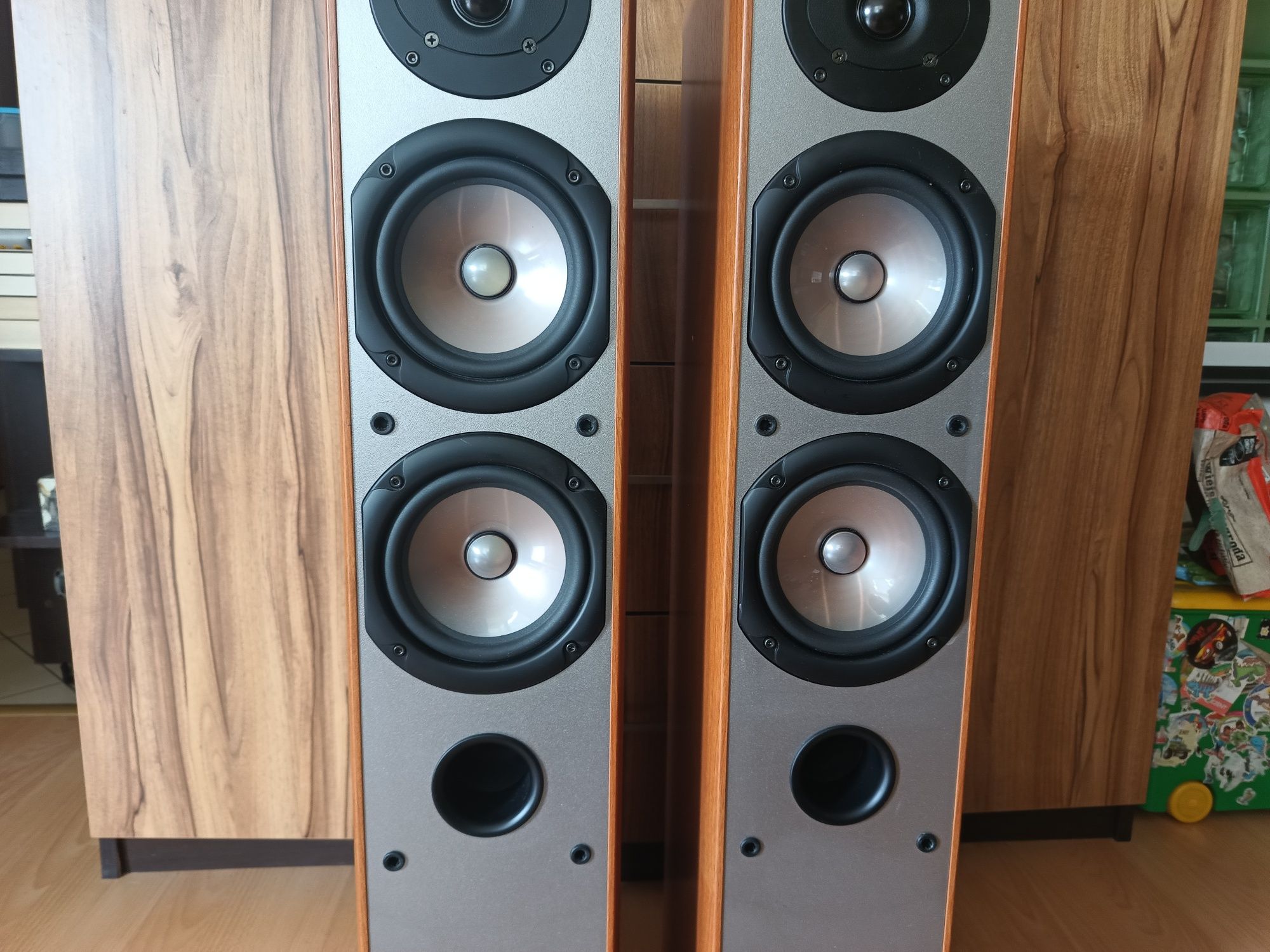 Kolumny podłogowe Yamaha model NS-150
