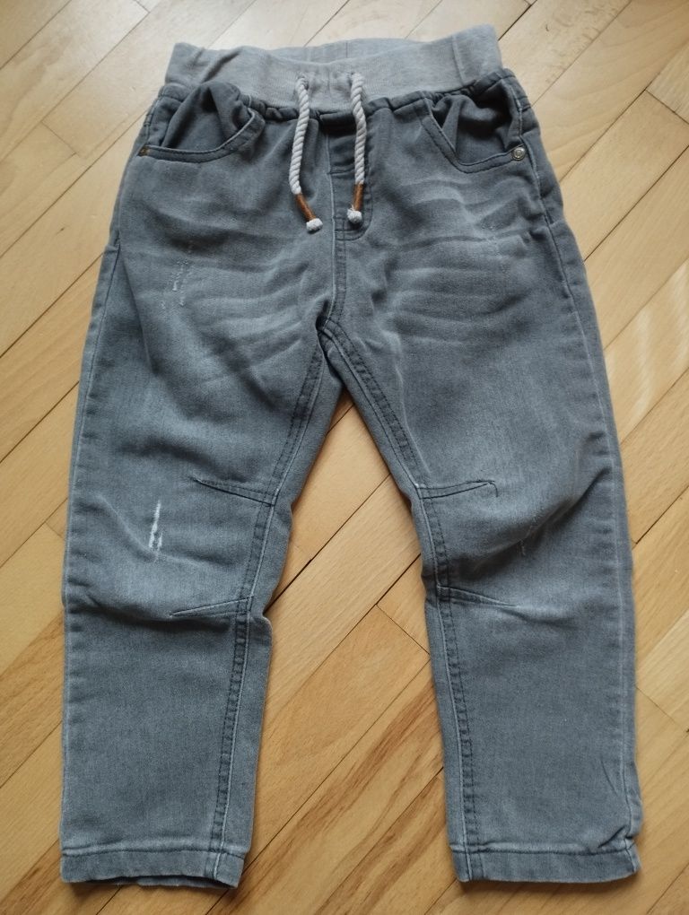 Сірі джинси на хлопчика 3,5-4,5 роки.