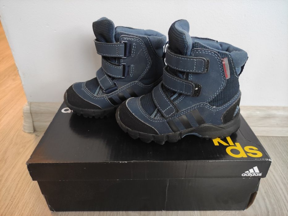 Zimowe kozaki trzewiki Adidas Holtana snow 22