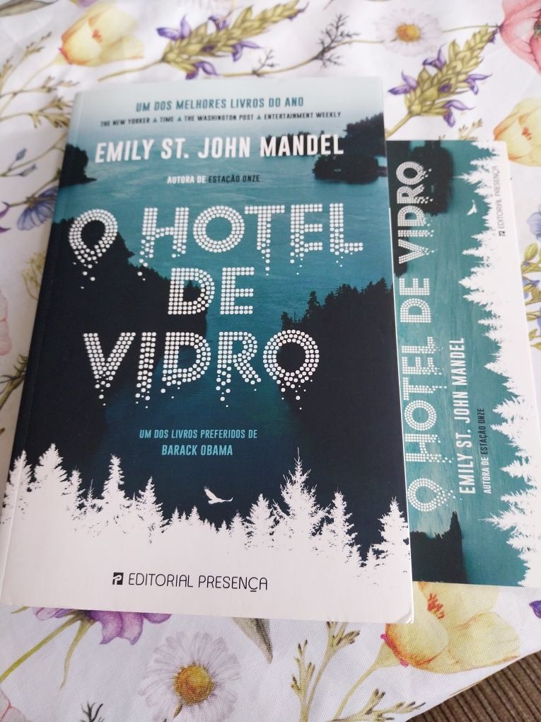 O hotel de vidro. Portes incluídos