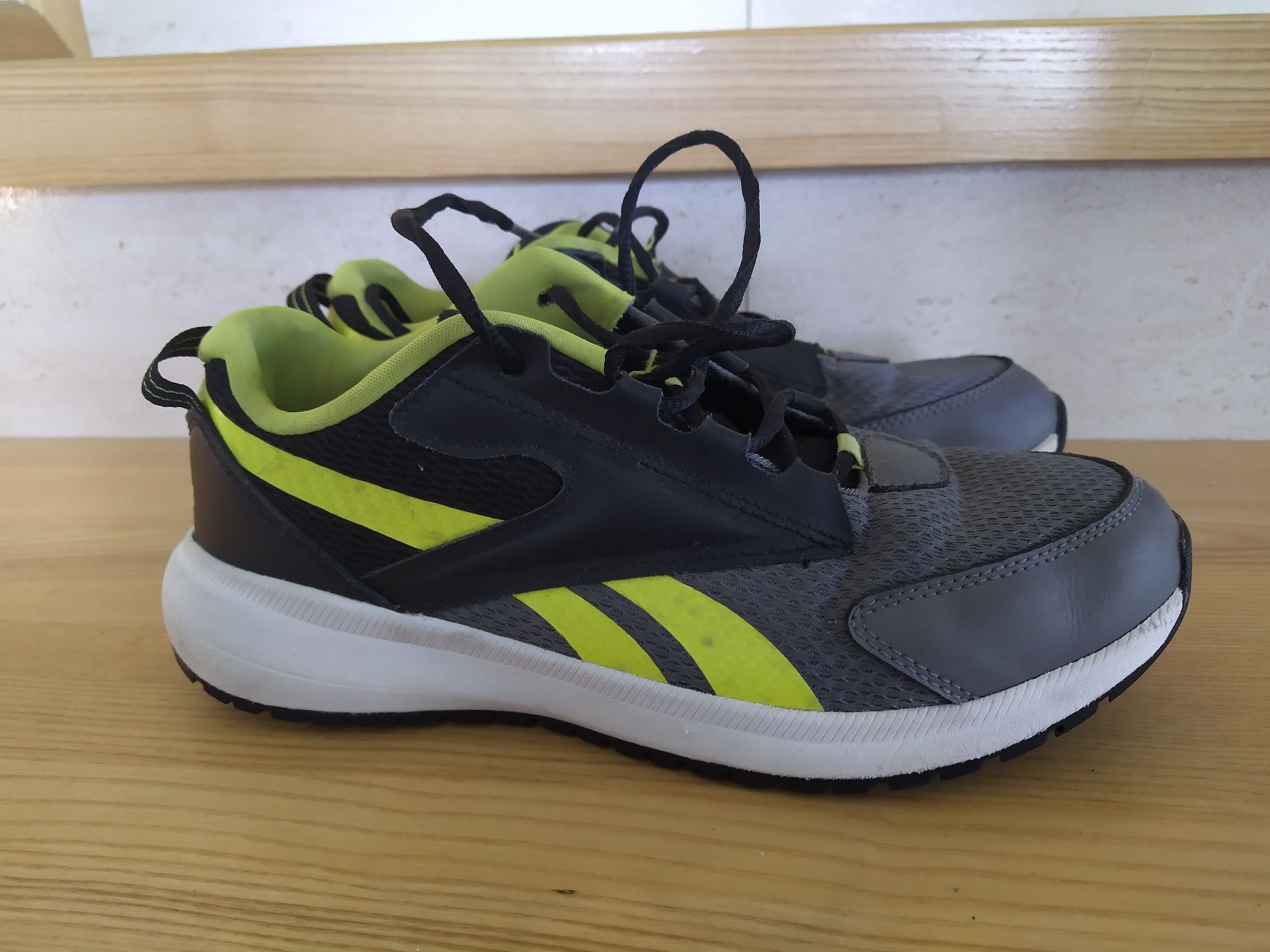 Buty Reebok dla chłopca rozm. 38