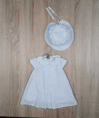 Biała sukienka plus kapelusik Artex rozmiar 62