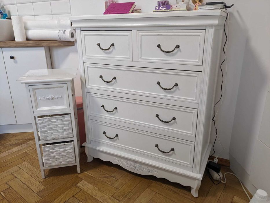Komoda biała w stylu prowansalskim z szafką