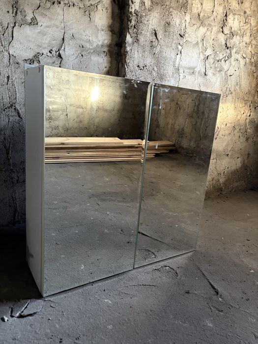 Szafka lazienkowa z lustrem