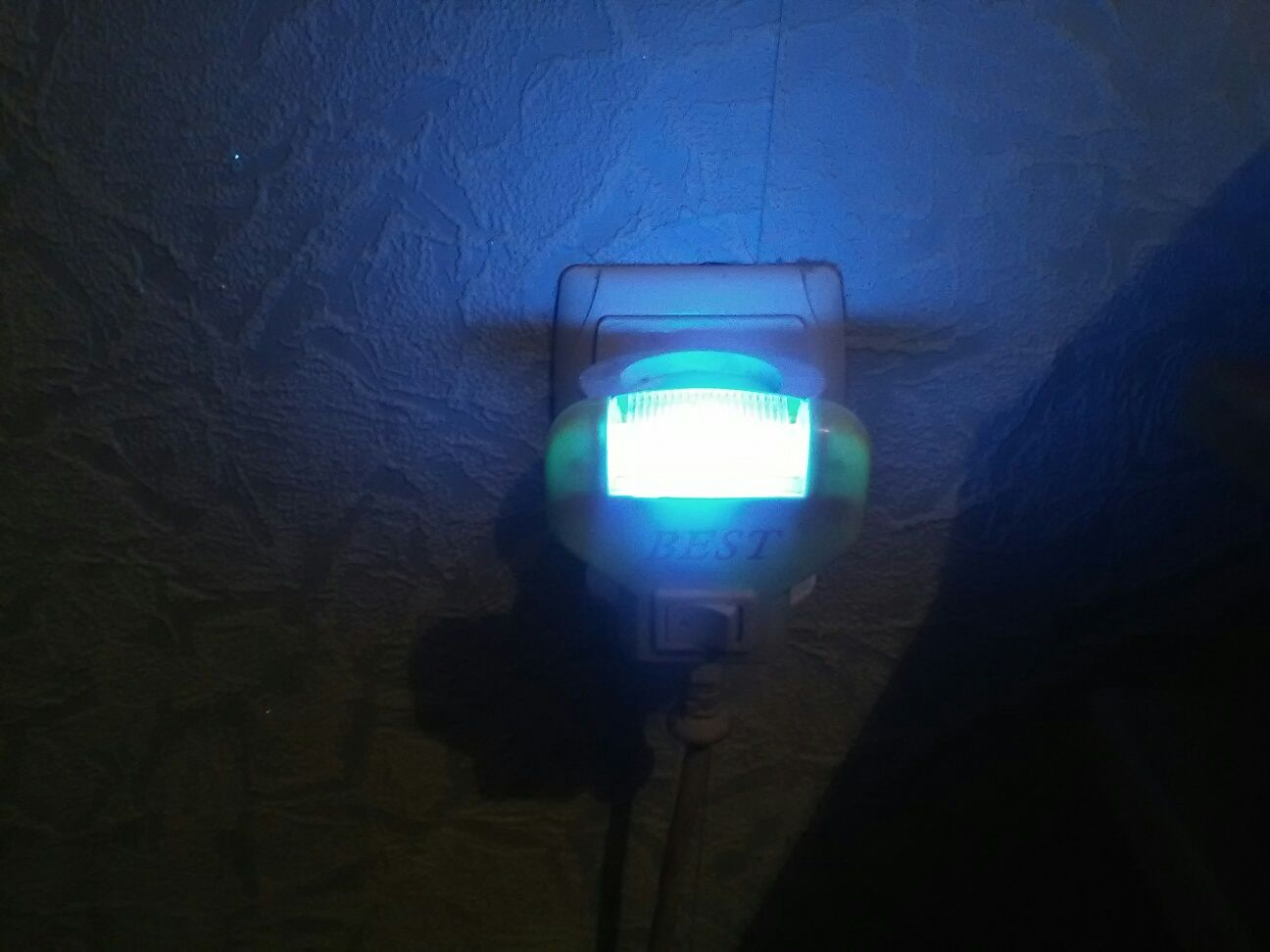 Лампа  бактерицидная ультрафиолетовая .Компактная. С переключателем.