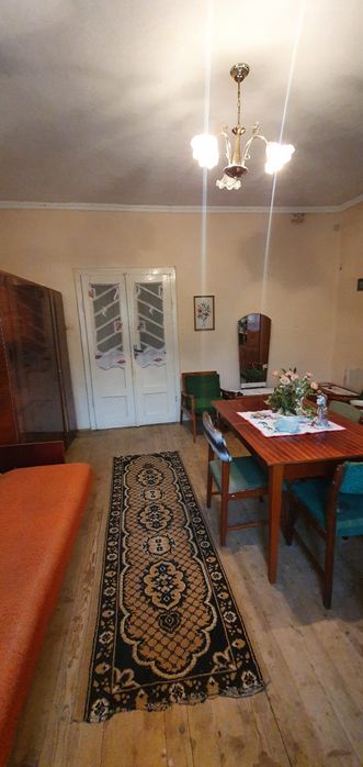 Будинок на високому фундаменті