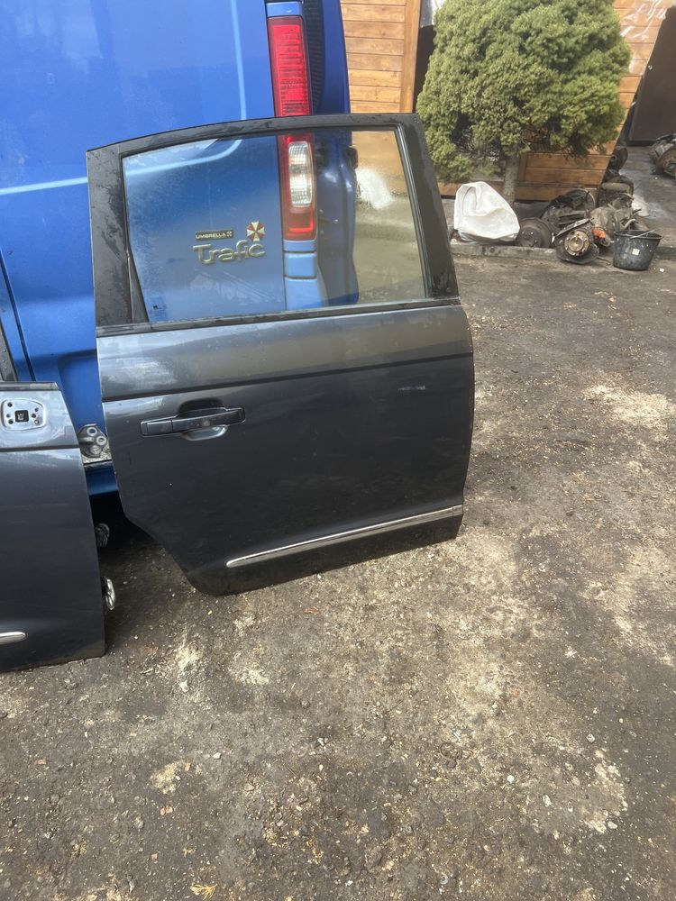 Дверь правый SsangYong Rodius сан йонг родиус
