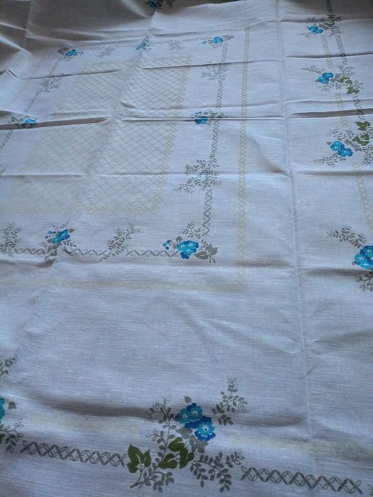 Скатертина з льону з візерунком