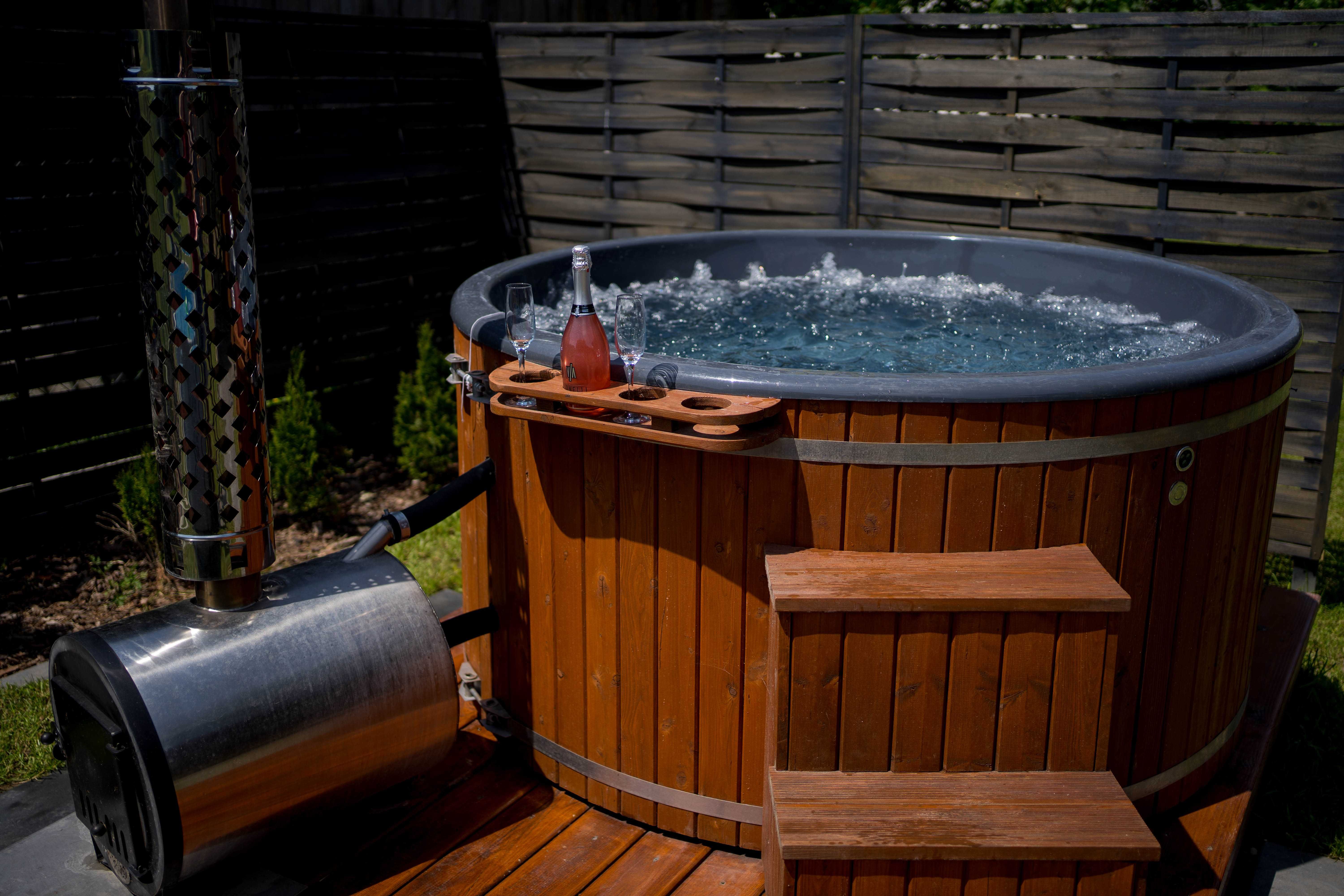 Domek z Jacuzzi Basen ROZTOCZE całoroczny bania