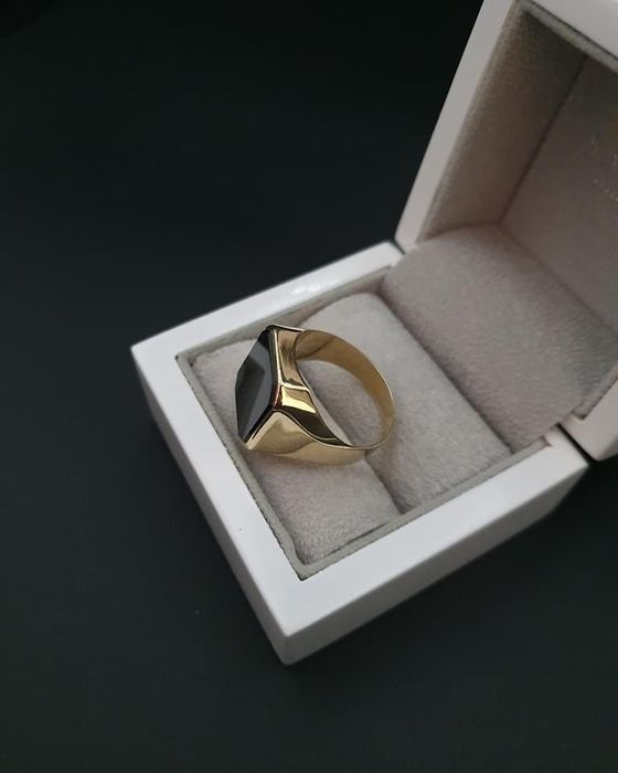 Okazały Złoty Sygnet zdobiony Onyksem