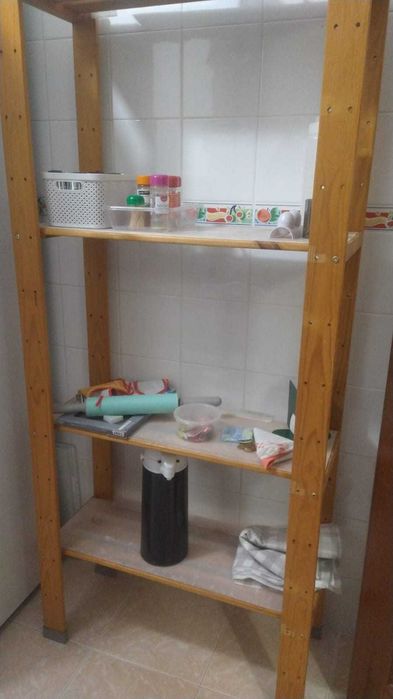 Estante e mesa em madeira - ótimo estado