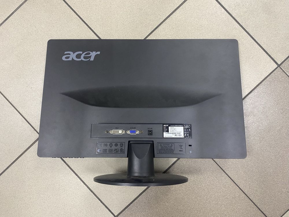 Два монитора одним лотом AOC и Acer