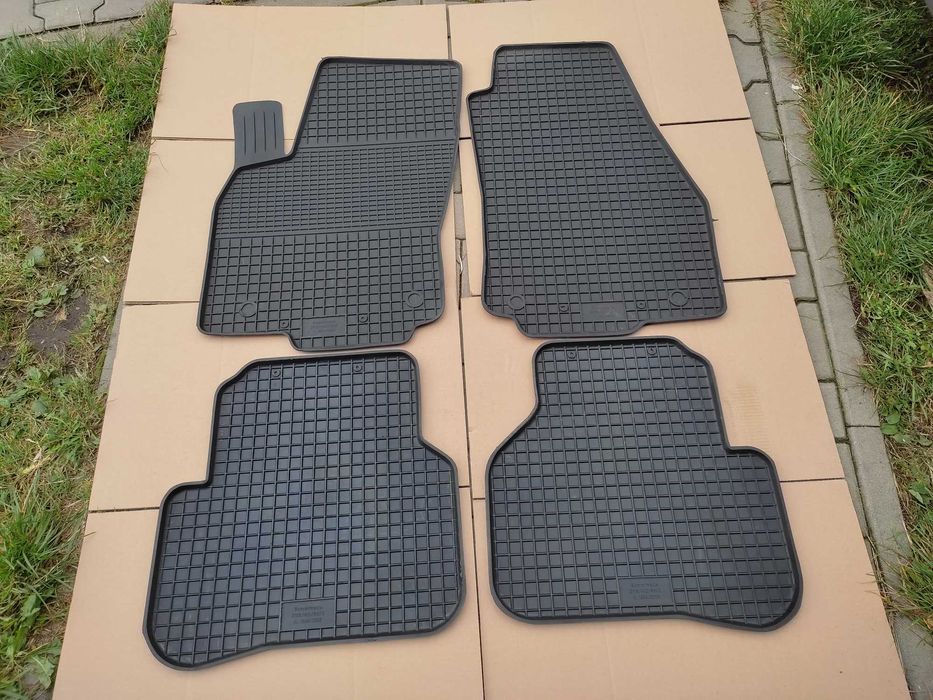 VW VOLKSWAGEN GOLF 3 od08r NOWE Dywaniki PRZÓD gumowe przednie korytka