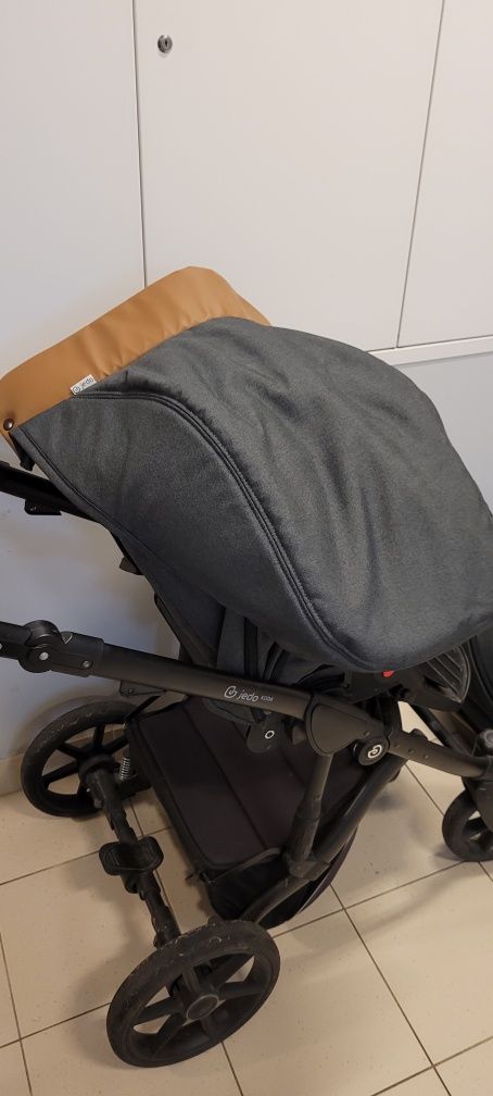 Wózek 2 w 1 Jedo  Koda +nosidełko marki cybex