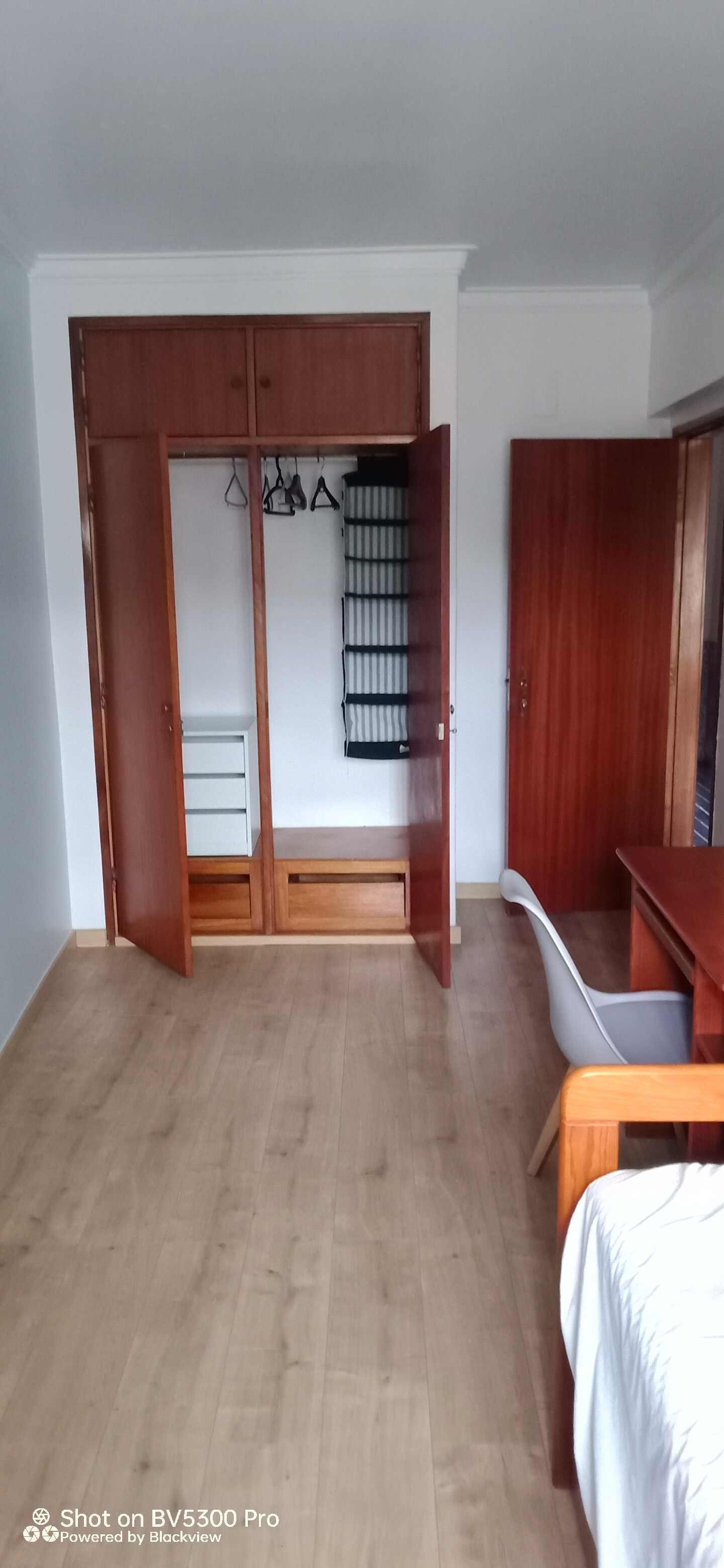 Almada-Cova da Piedade - Quartos mobilados (12-14 m2) para estudantes