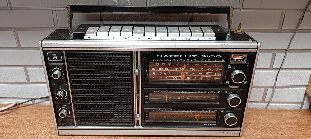 Radio globalne GRUNDIG SATELLIT 2100.