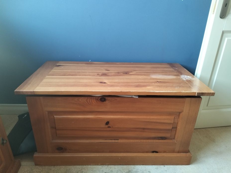 Komplet mebli drewnianych