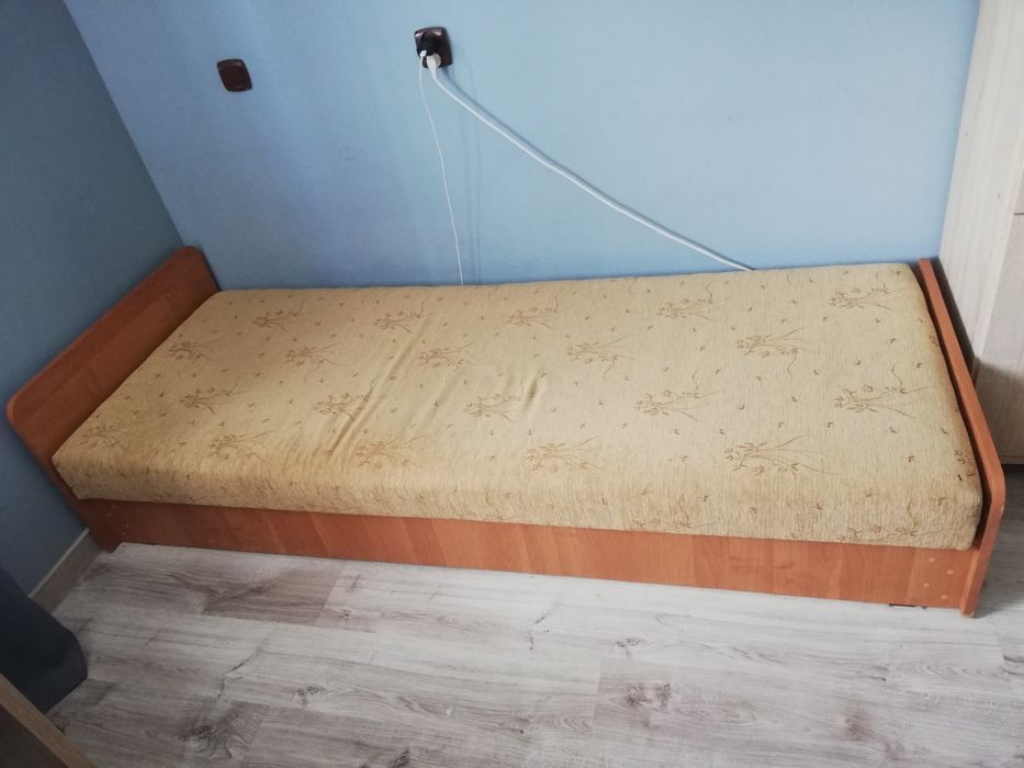 Tapczan jednoosobowy z pojemnikiem na pościel