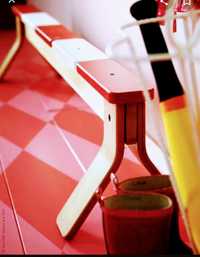 Banco Ikea infantil vermelho e branco, Madeira maciça, novo.140×33×9cm