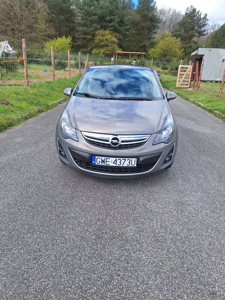 Opel corsa D lift 1.4 benzyna klimatronik grzana kierownica itp