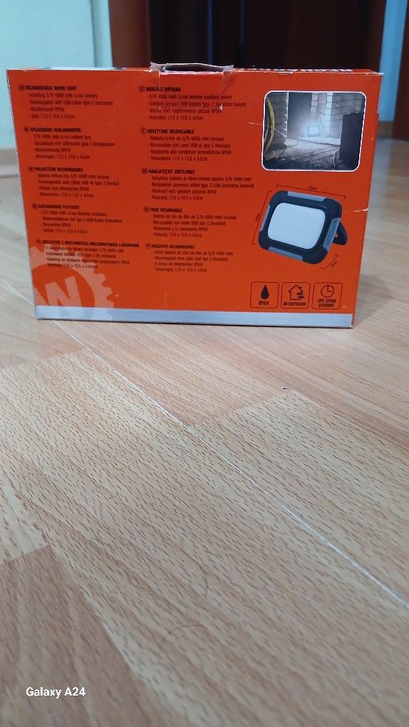 Акумуляторний прожектор 10W IP44 світлодіодний 6400K