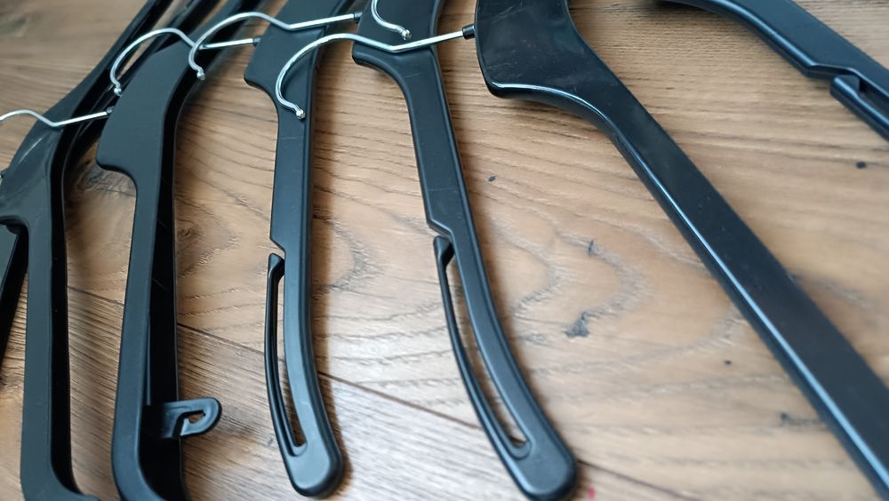 Wieszaki czarne do ubrań mix 20 sztuk 43-45 cm