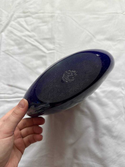 Масивна ваза з  гутного скла синього кольору