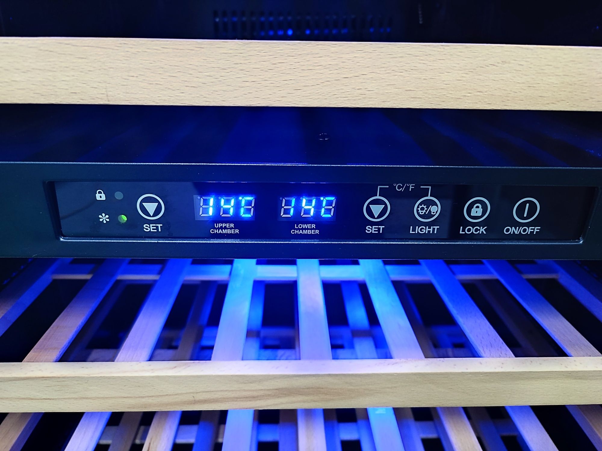 Холодильник для вина Vinobox 50 GC2T