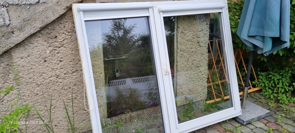 Okno z roletą i  moskitierą  z demontażu
