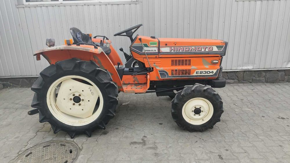 Japoński traktorek Hinomoto E2304 4x4 23KM Super stan
