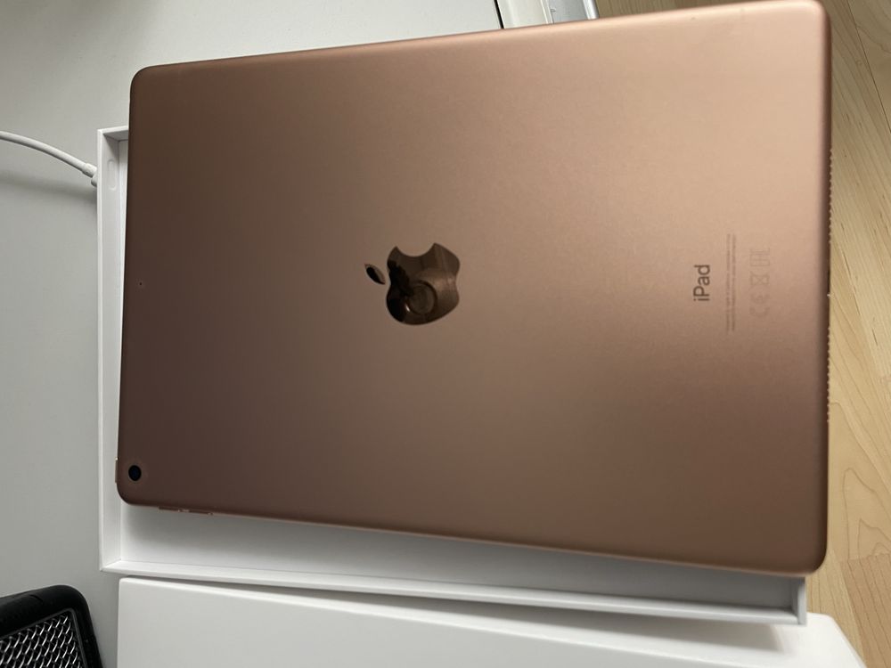 iPad Apple 8 generacji zloty jak nówy okazja