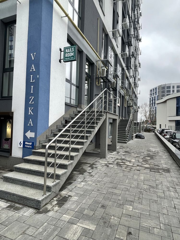 Оренда робочого місця майстра манікюру педикюру, бровиста, візажиста