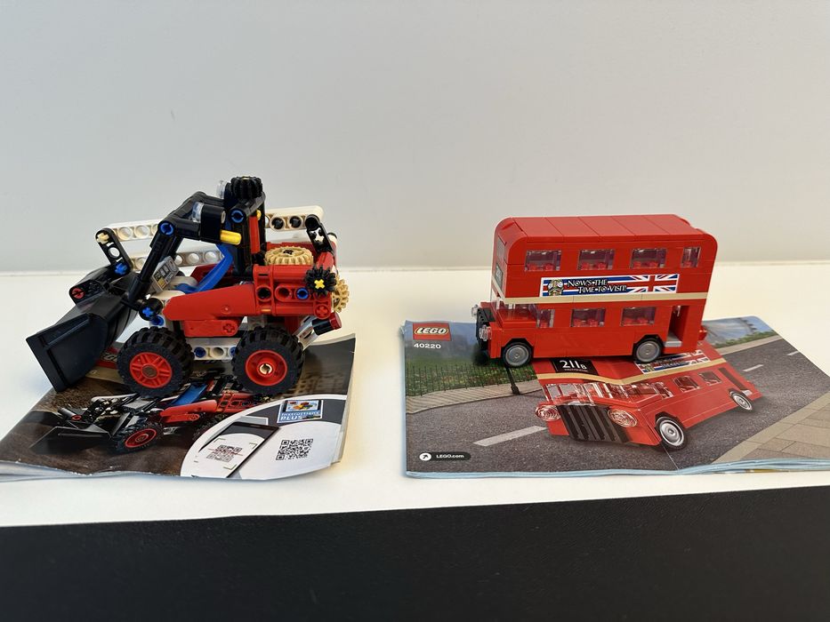 Міні навантажувач та Лондонський автобус