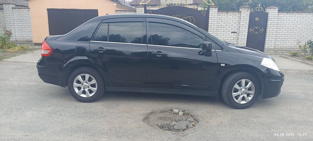 Super Nissan Tiida