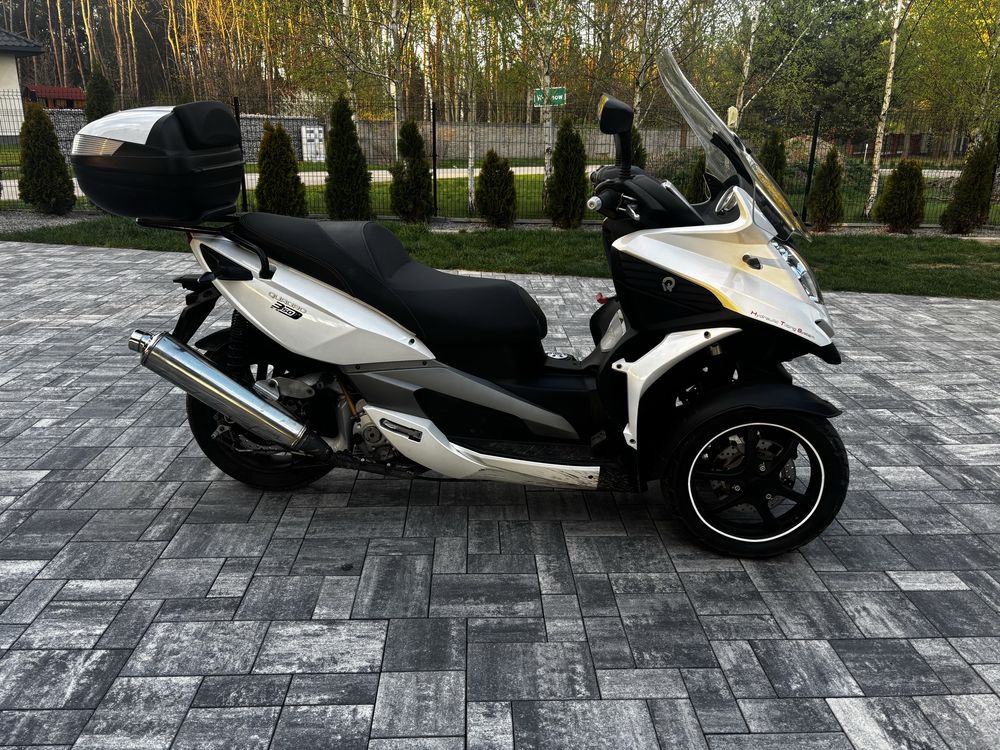 Quadro 350 Skuter na kat. B, MP3 Piaggio