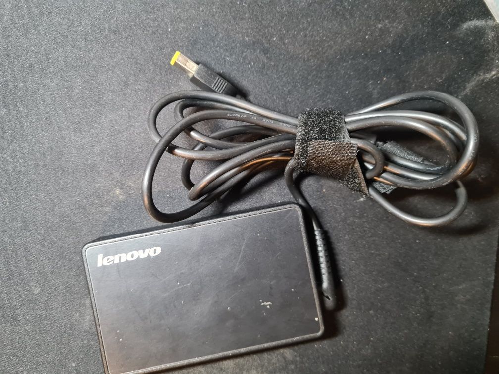 Carregador Lenovo semi novo