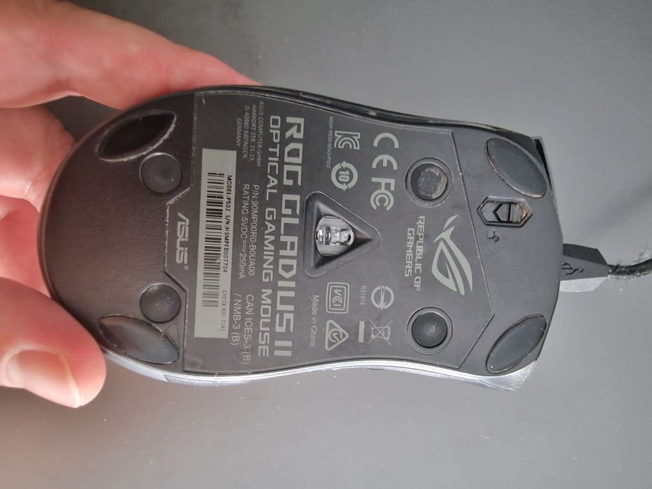 Rato Asus ROG Gladius II